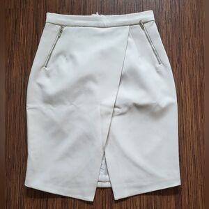 H&M white tulip skirt, size 6